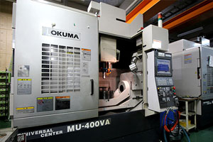 オークマ製立型同時５軸マシニングセンタMU400