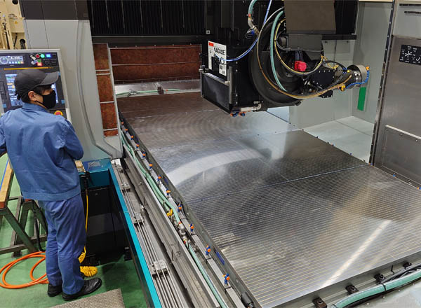 門型平面研削盤